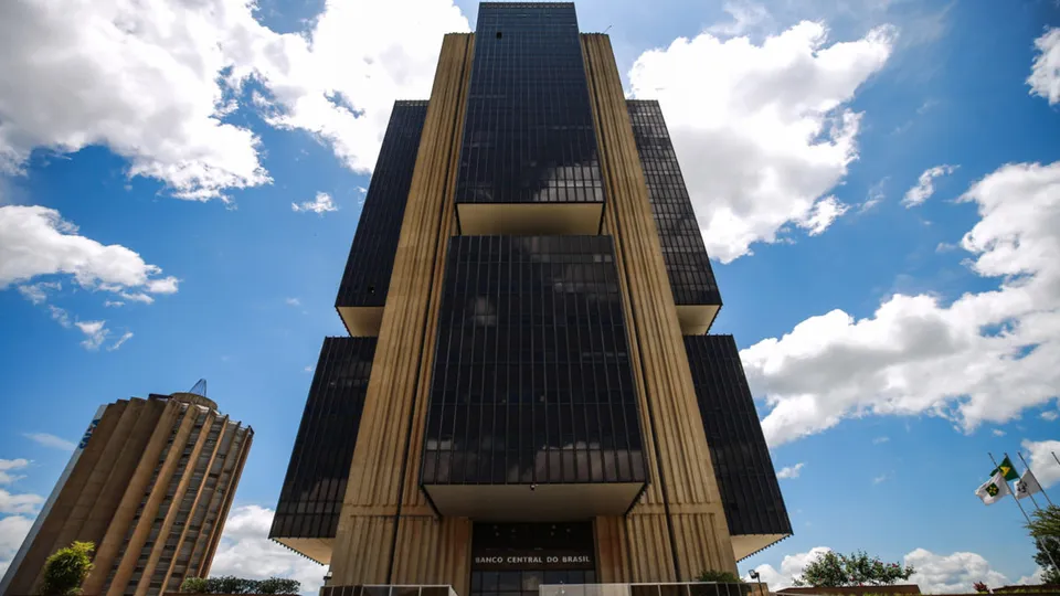Analistas revisam expectativas para os principais indicadores econômicos do Brasil; inflação deve ser de 5,65% e PIB crescer 1,98%