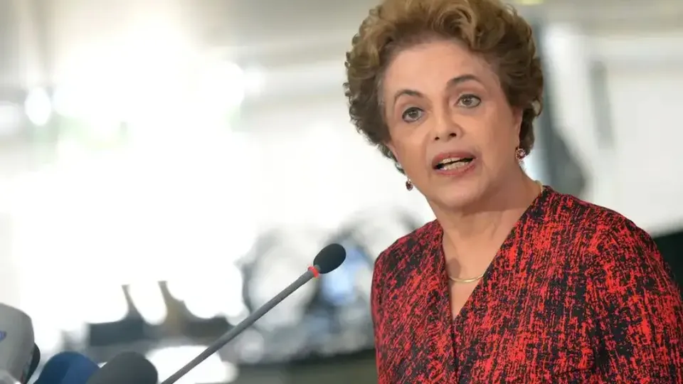 A ex-presidente do Brasil teve sua recondução aprovada durante encontro em Pequim neste domingo (23)