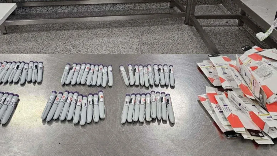 Apreensão ocorreu no Aeroporto Internacional de Belo Horizonte; canetas eram transportadas irregularmente.