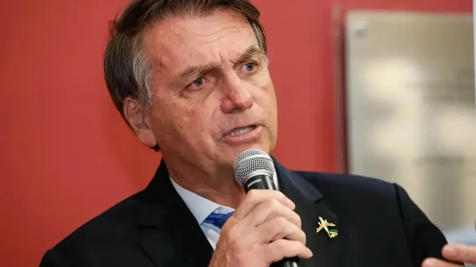 Decisão unânime da Primeira Turma do STF marca um momento histórico na política brasileira.