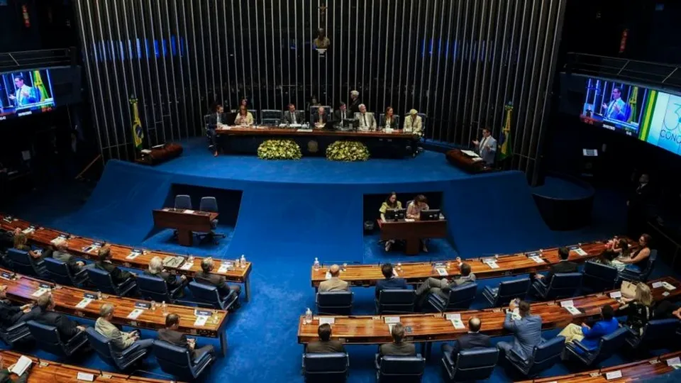 Medida segue para sanção do presidente Lula e visa proteger vítimas de agressão em todo o Brasil.