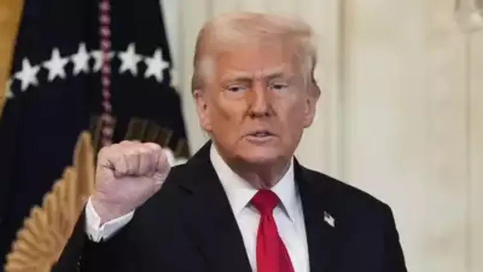 O presidente dos EUA, Donald Trump, sugere que existem métodos para contornar a limitação constitucional de mandatos.