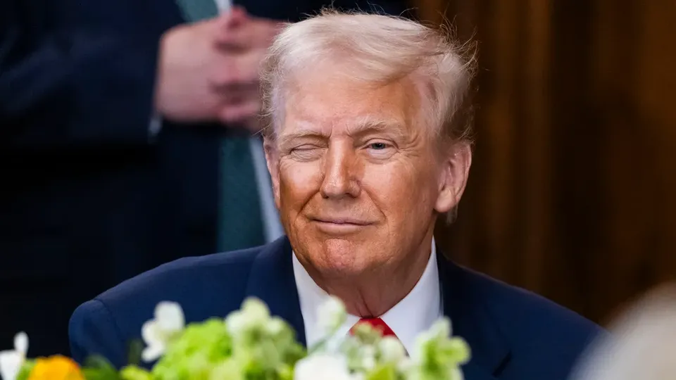 O presidente dos EUA, Donald Trump, afirmou que tarifas serão aplicadas se Moscou não colaborar para a paz.