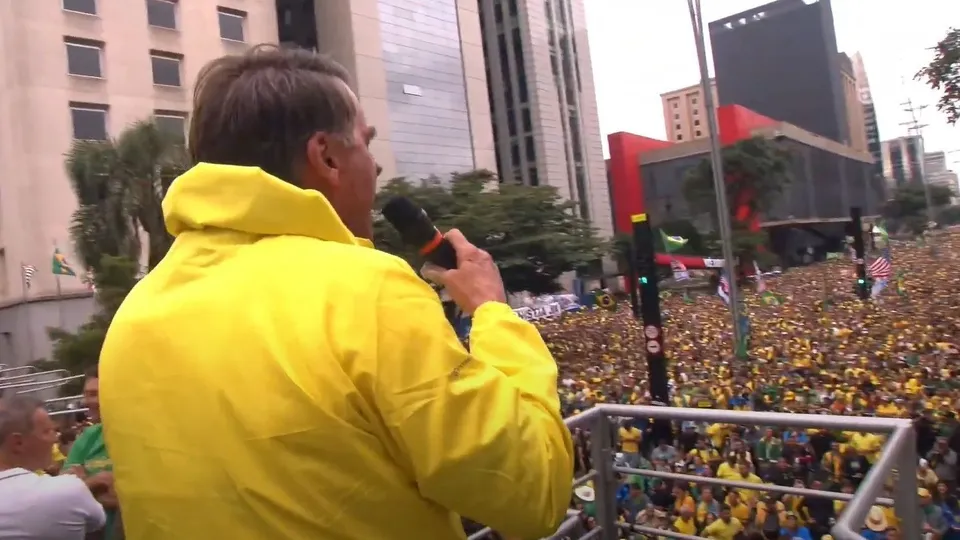 Ex-presidente defende liberdade para condenados e critica tratamento do STF durante manifestação em São Paulo