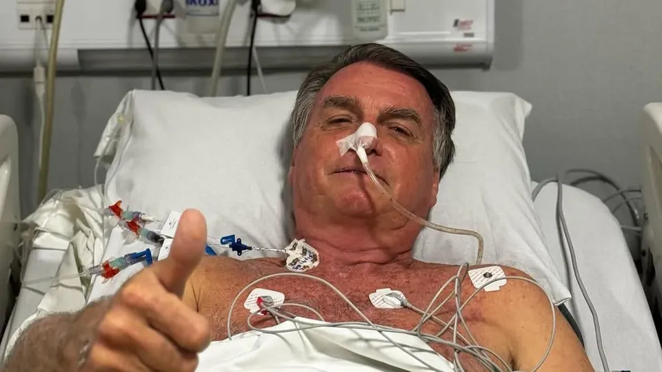 Ex-presidente foi internado após sentir fortes dores abdominais durante evento no Rio Grande do Norte; cirurgia ocorreu neste domingo.