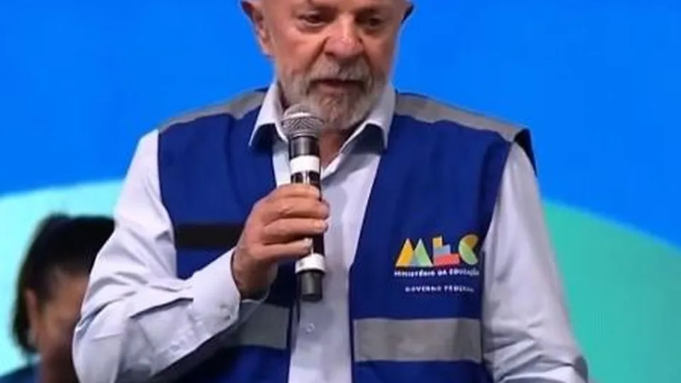 O presidente Lula afirmou que a elite deveria ter vergonha por não garantir acesso à educação aos mais pobres em evento no RJ.
