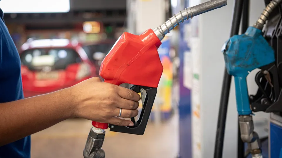 Com a nova tabela, o valor médio do diesel será de R$ 3,43 por litro, uma queda de R$ 0,12.