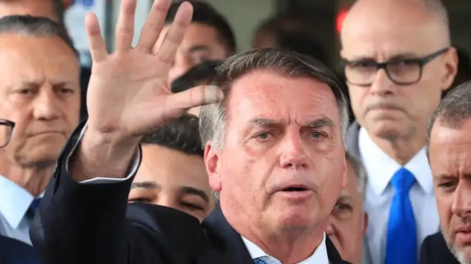 Ministro do STF também liberou oitiva de 15 testemunhas indicadas pela defesa do ex-presidente e aliados.