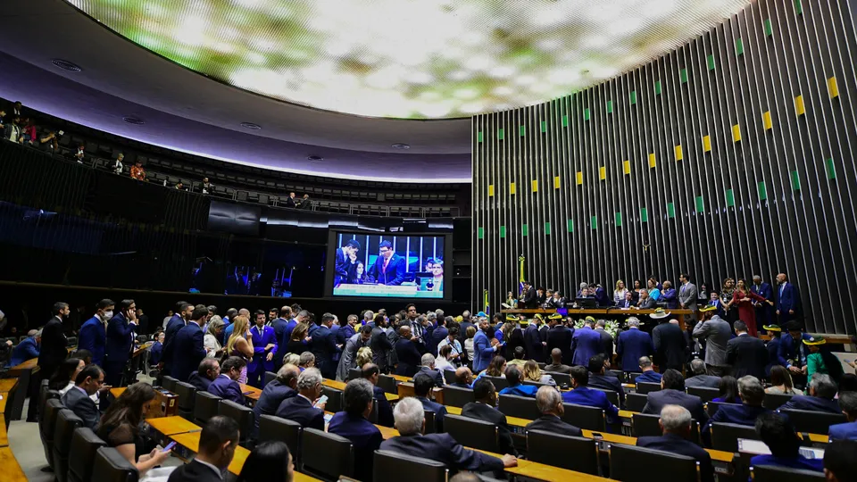 Medida visa impedir descontos não autorizados em benefícios previdenciários, após escândalo de fraudes.