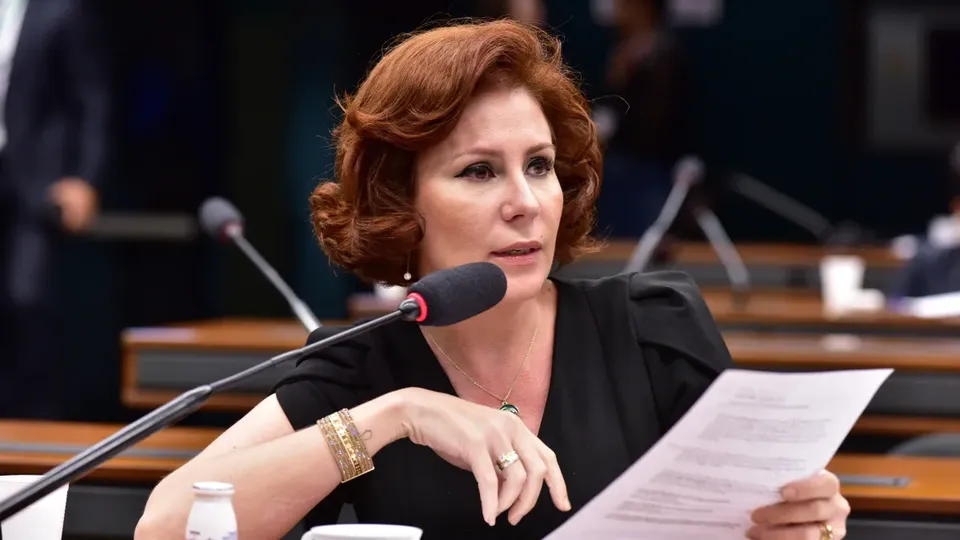 Carla Zambelli se apresentará às autoridades italianas após condenação no Brasil