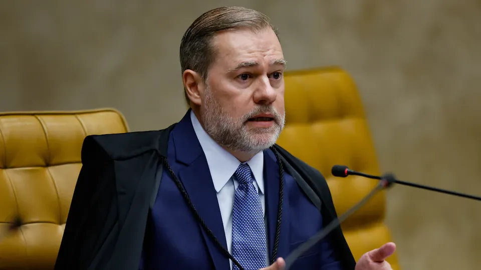 Ministro do STF declara falta de justa causa em ações da Lava Jato contra Paulo Bernardo, citando conluio entre Moro e MPF.
