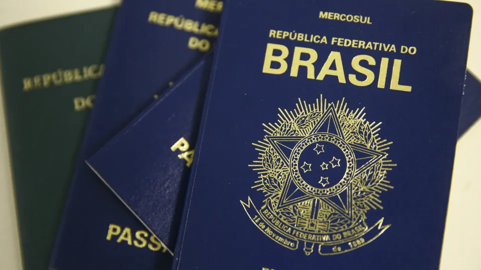 Em nova medida, governo americano exige perfis públicos para análise de solicitantes de visto de estudante.