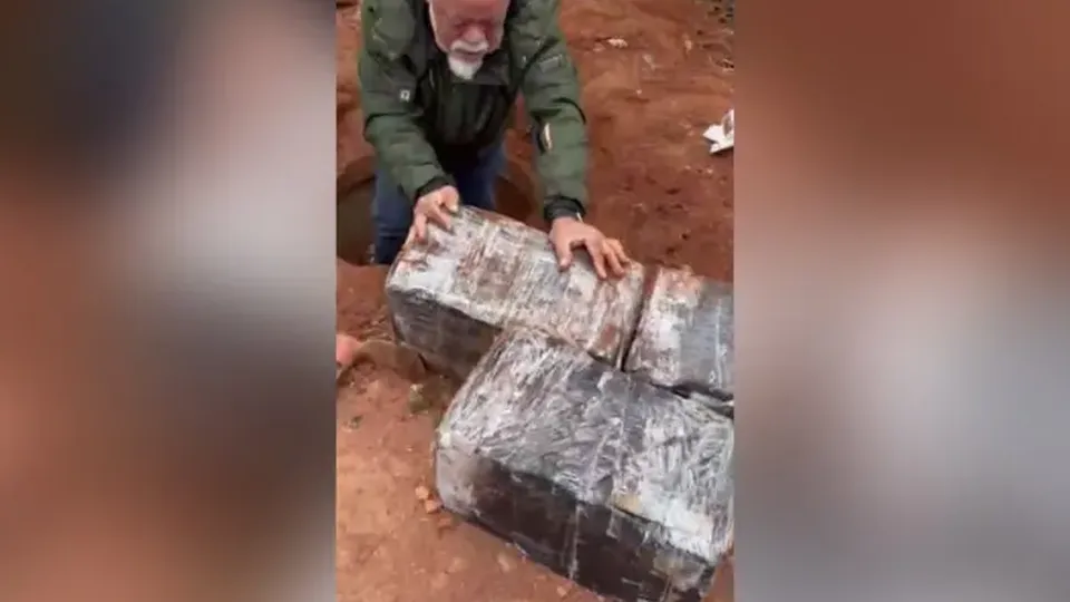 Um homem de 30 anos foi preso em flagrante após operação da polícia em propriedade rural na cidade.