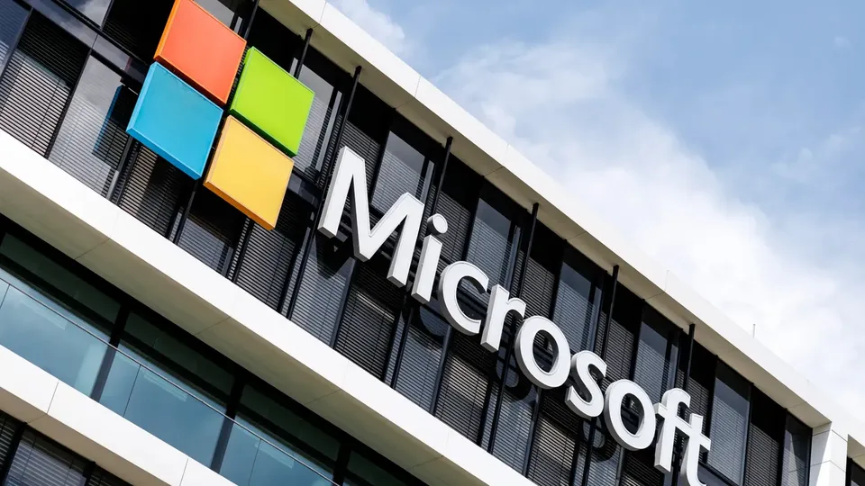 Falhas no software da Microsoft permitem invasões e roubo de dados por grupos de cibercriminosos ligados à China