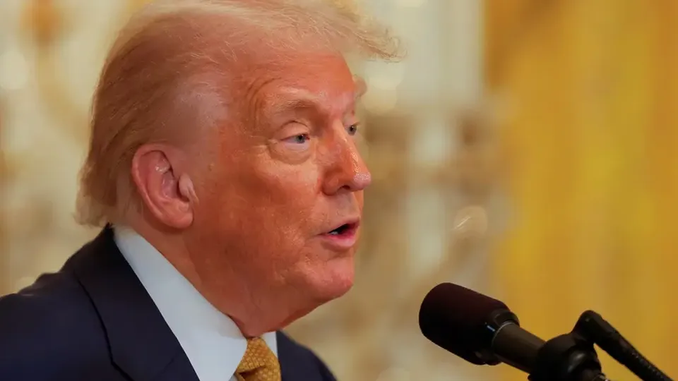 Trump assina decreto que impõe tarifa de 50% sobre produtos brasileiros