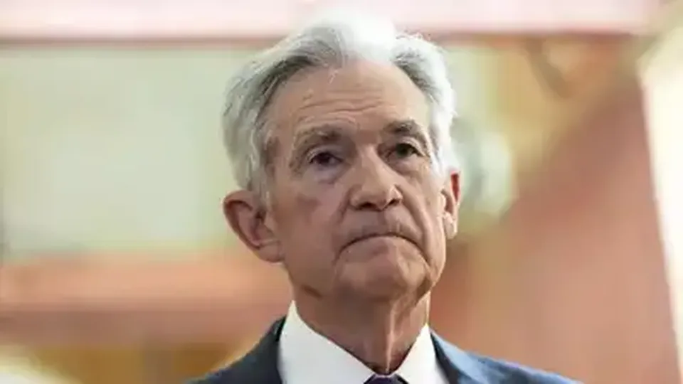 Federal Reserve dos EUA mantém taxa de juros inalterada em meio a pressão de Trump
