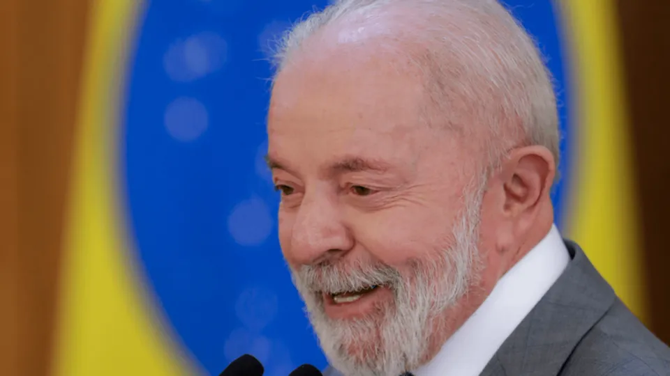 Aprovação de Lula sobe a 50,2% após tarifas de Trump sobre produtos brasileiros