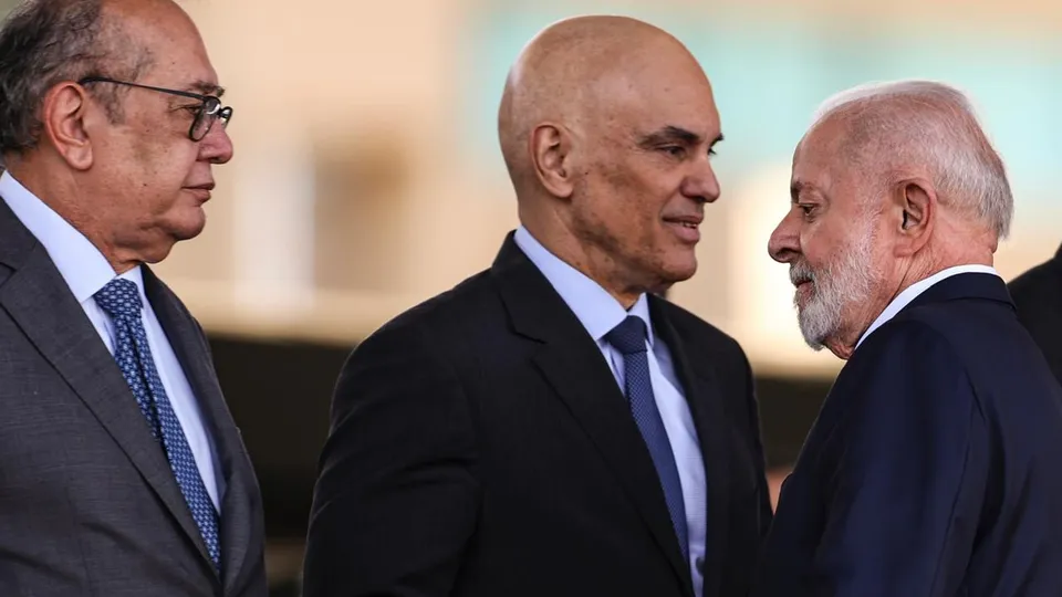 Após sanções do governo Trump, Lula promove jantar com ministros do STF para discutir impactos e apoio ao Judiciário.