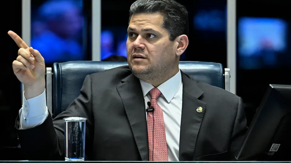 O presidente do Senado, Davi Alcolumbre, afirmou que não pautará pedido de impeachment de Alexandre de Moraes, do STF.