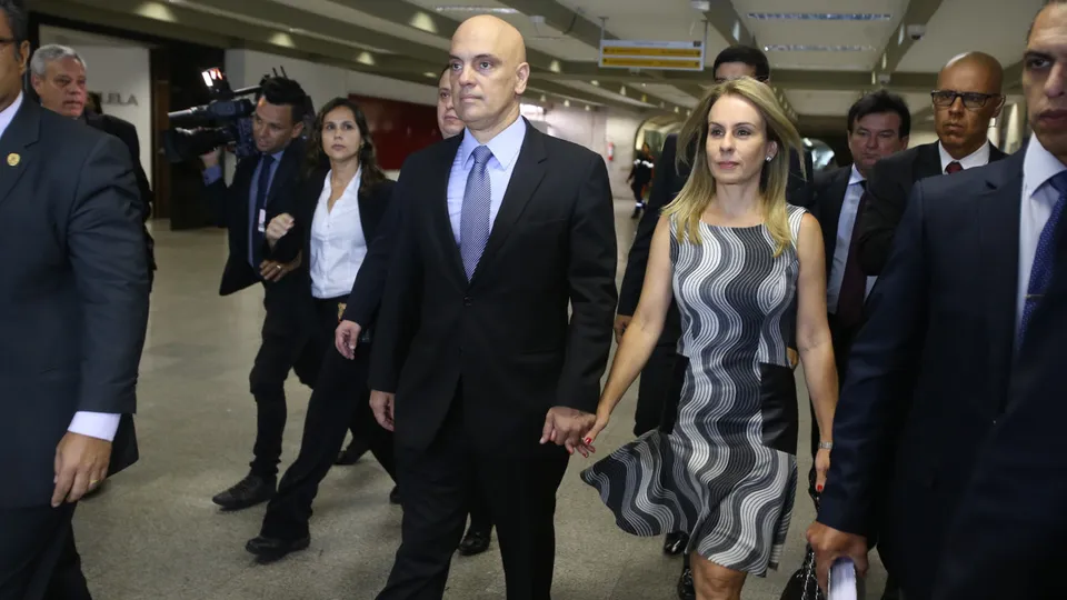 Viviane Barci de Moraes e o Instituto Lex são alvo de sanções após condenação de Jair Bolsonaro.