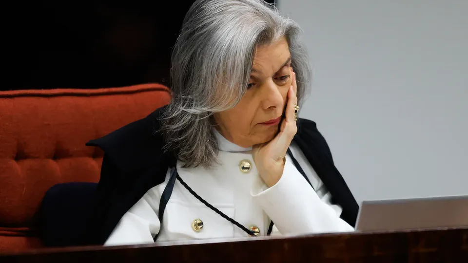 Ministra do STF deu prazo de cinco dias para que Executivo e Legislativo respondam sobre alterações na legislação eleitoral