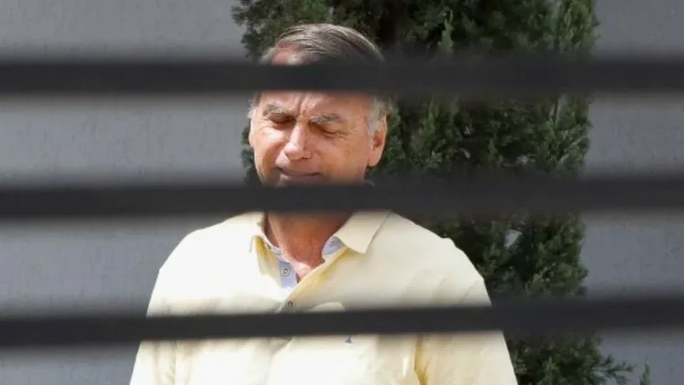 Advogados pedem autorização ao STF para atendimento médico domiciliar devido a agravamento da saúde do ex-presidente