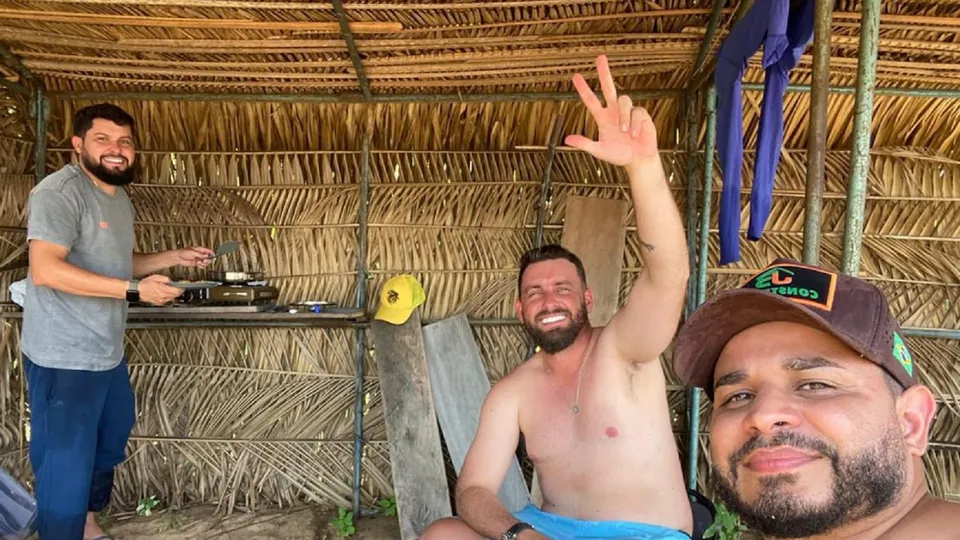 Murilo Vinhal e Idael Farias não resistiram à descarga elétrica durante pescaria em Filadélfia; um amigo sobreviveu.