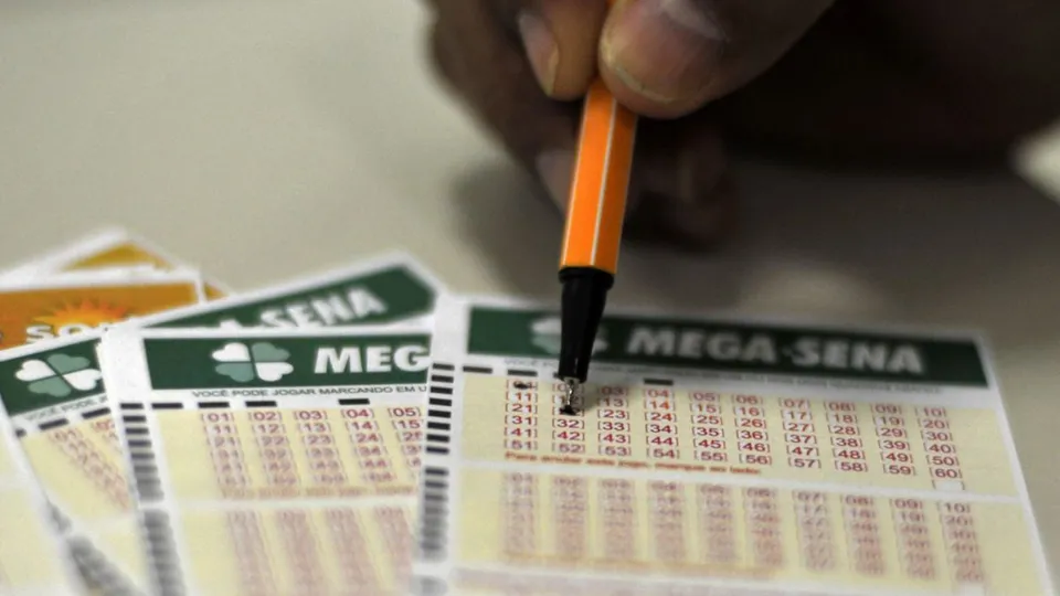 Apostas para o concurso da Mega-Sena podem ser feitas até as 19h de hoje, com sorteio às 20h.