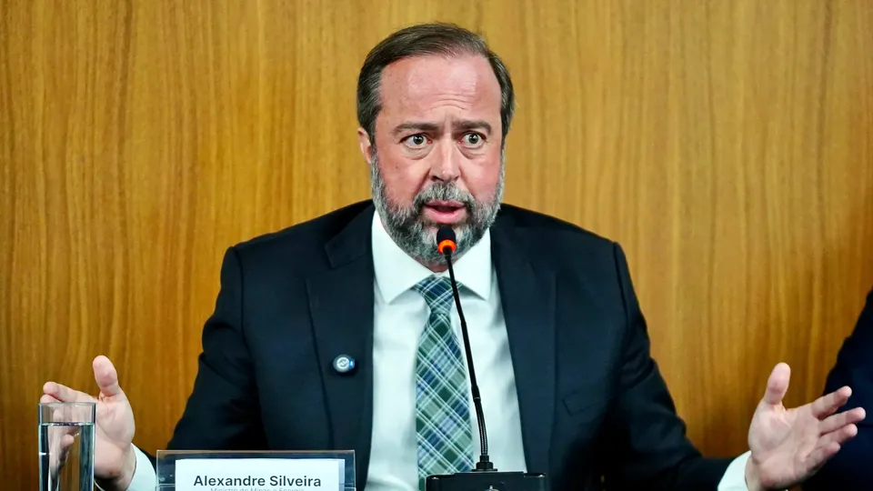Alexandre Silveira afirmou que Brasil está em segurança energética e não precisa retomar a medida neste ano.