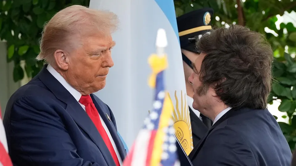 O presidente dos EUA, Donald Trump, afirmou que apoio financeiro depende da vitória de Javier Milei nas eleições legislativas