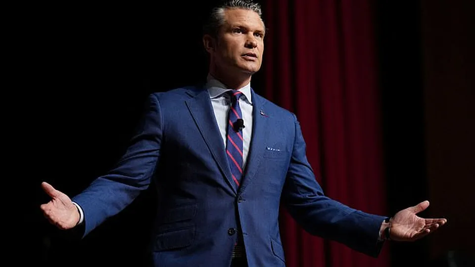 O secretário de Defesa dos EUA, Pete Hegseth, estava retornando de reunião da OTAN quando ocorreu o incidente