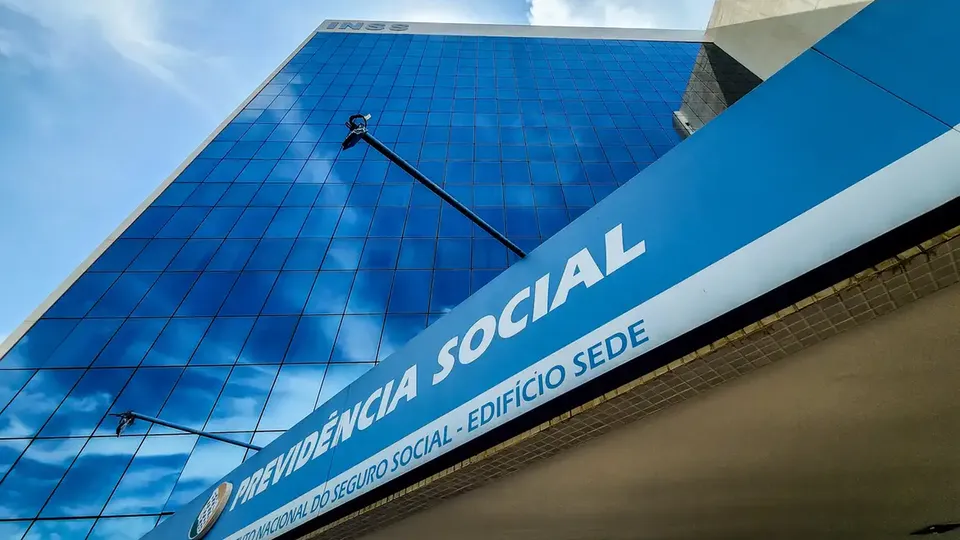 Medida foi determinada pelo presidente do INSS, Gilberto Waller Jr., devido à escassez de verbas