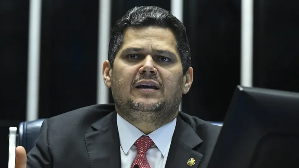 Presidente do Congresso não definiu nova data para a sessão, que visa evitar enfraquecimento da legislação ambiental.