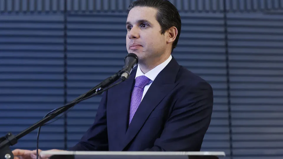 Presidente da Câmara dos Deputados se posiciona contra taxas de bagagem de mão e pautará projeto de lei para proibição