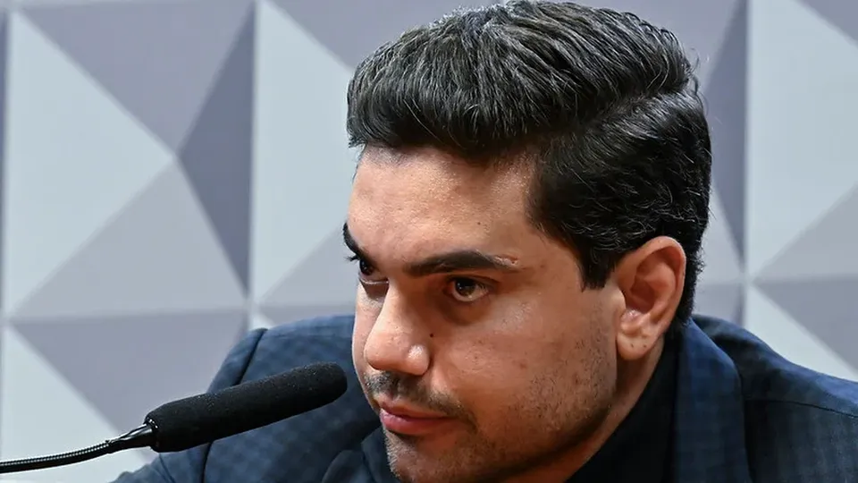 Felipe Macedo Gomes, ex-presidente da associação Amar Brasil, optou por permanecer em silêncio durante a CPMI do INSS, amparado por habeas corpus.