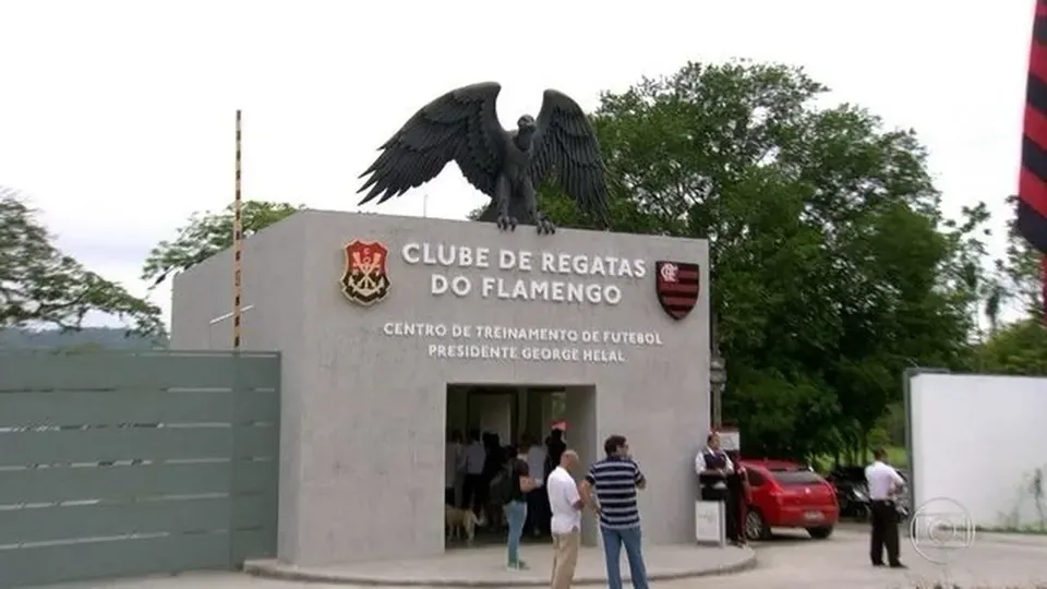 Decisão da Justiça sobre o incêndio no CT do Flamengo, que deixou dez atletas mortos em 2019, foi publicada nesta terça-feira.