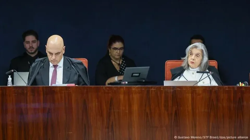 Primeira Turma do STF conclui julgamento de membros da trama golpista, incluindo ex-presidente Jair Bolsonaro.