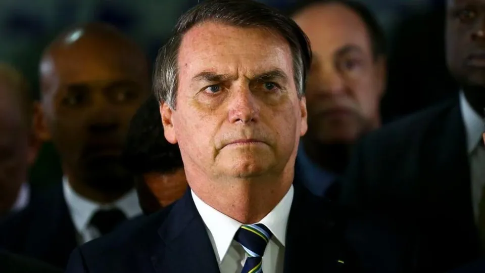 Decisão do STF formaliza condenação do ex-presidente e de outros sete réus por tentativa de golpe de Estado.