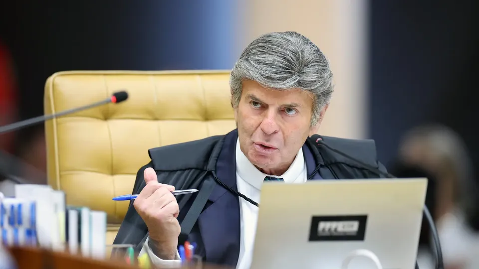 Decisão do STF permite nomeações de parentes em cargos políticos, desde que comprovada qualificação técnica.