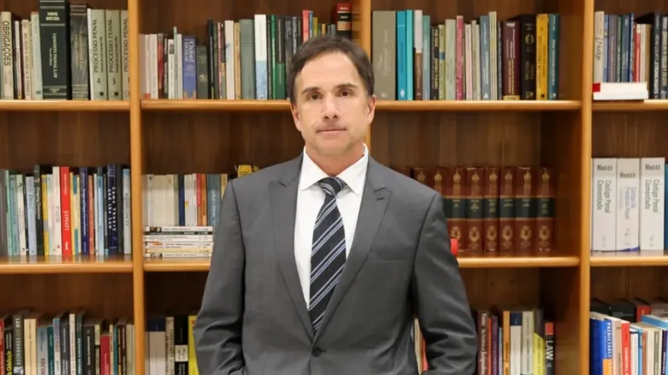 O juiz federal é alvo de um procedimento disciplinar após ser citado em caso de furto de garrafas de Môet&Chandon em Blumenau, SC.