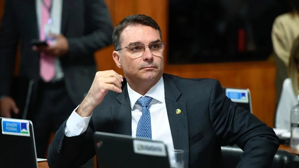 Lindbergh Farias protocolou representação contra o senador por declarações sobre intervenção no Rio de Janeiro