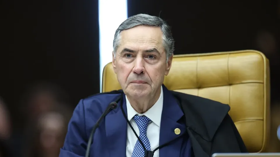 Por dez votos a um, ministros do STF invalidaram medidas do ex-ministro que autorizavam enfermeiros a atuar em abortos legais.