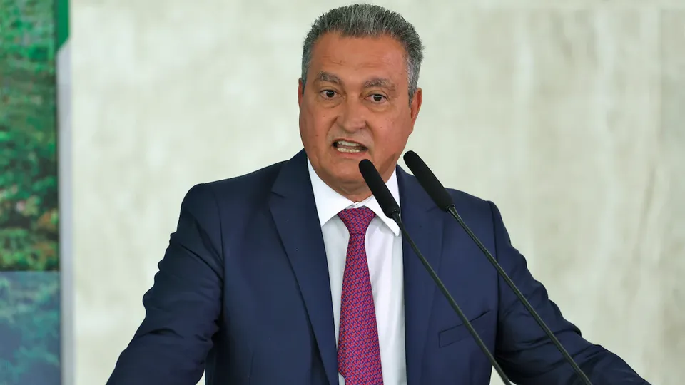 Reunião de emergência ocorre após megaoperação que resultou em 64 mortes; governo federal não foi avisado.