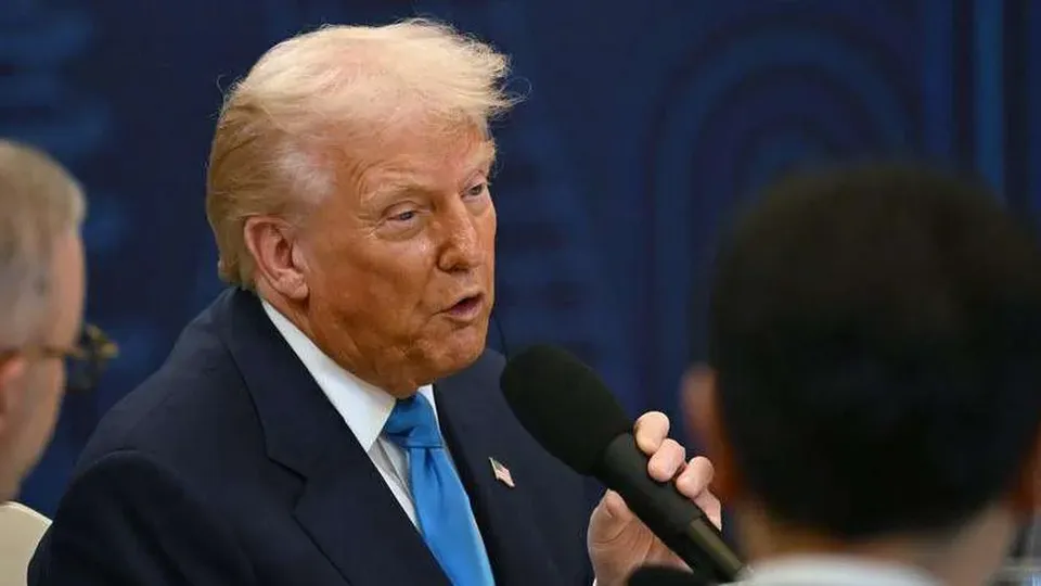 O ex-presidente Donald Trump reconhece limitações constitucionais e reflete sobre seu futuro político