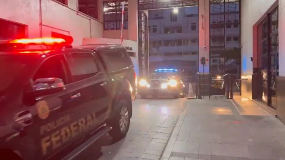 A Operação Capgras visa desmantelar esquema criminoso que desviou recursos de aposentadorias de servidores falecidos da UFRJ.