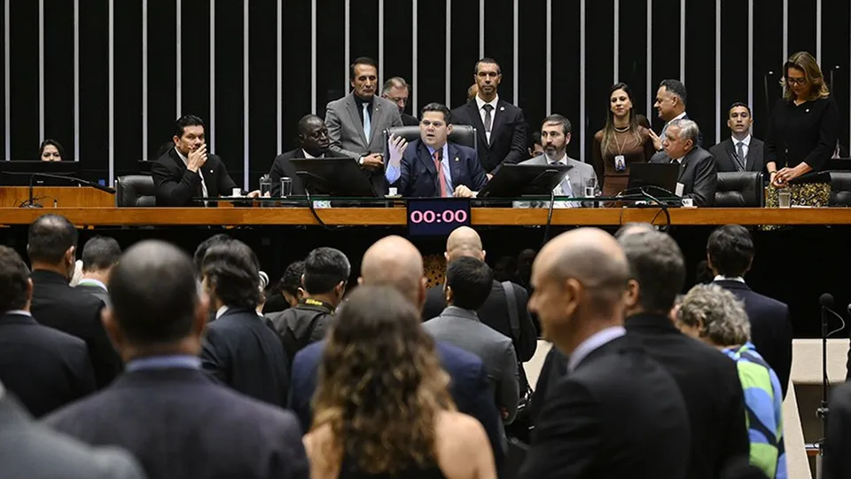 Mudanças na legislação do Imposto de Renda garantem isenção a contribuintes com rendimentos de até R$ 5 mil, sem prazo de validade.