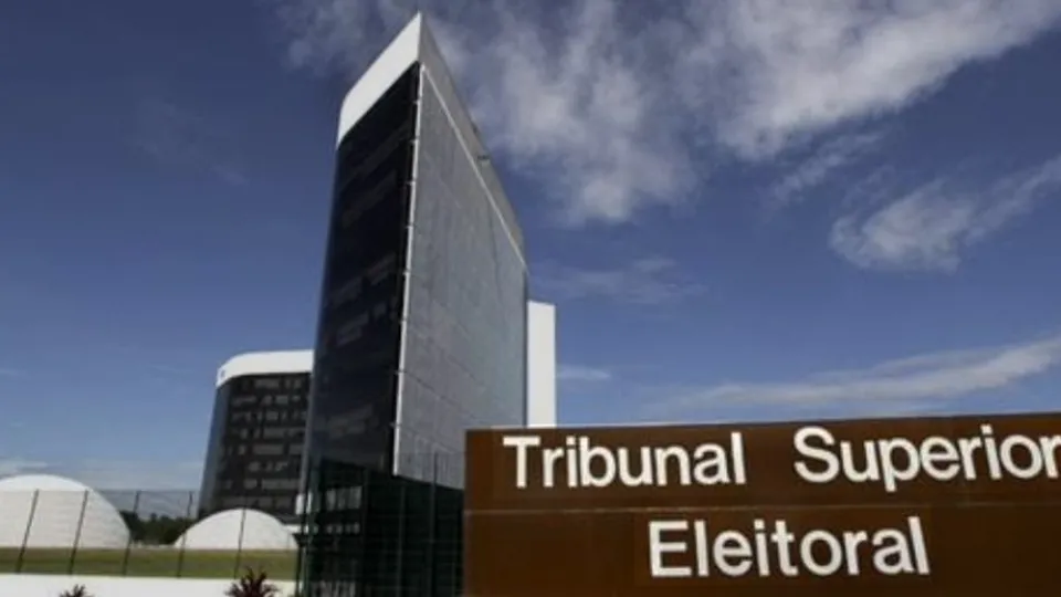 O julgamento pode resultar na perda do mandato e inelegibilidade do governador do Rio de Janeiro, Cláudio Castro, por abuso de poder.