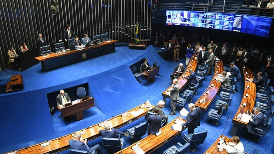 Texto que altera regras do setor elétrico foi aprovado em votação rápida e segue para sanção do presidente Lula.