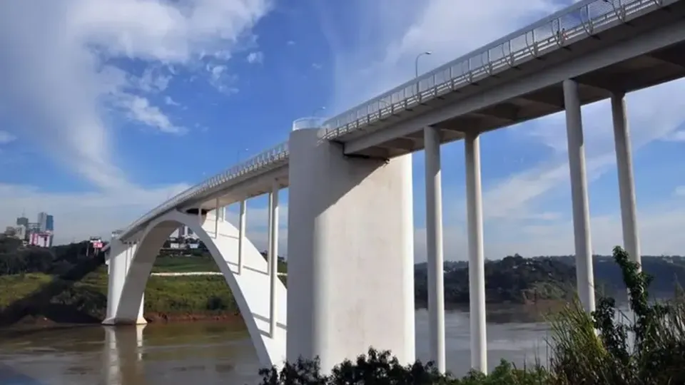 Ministros de defesa dos dois países anunciam medidas para prevenir entrada de criminosos após operação que deixou 121 mortos.