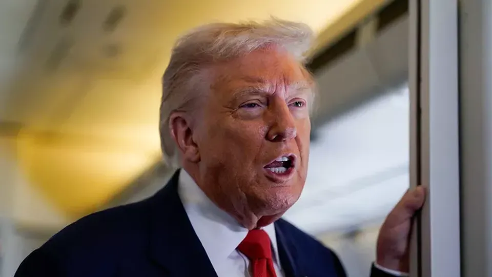 O presidente dos EUA, Donald Trump, afirmou que não planeja ações militares contra o país sul-americano, apesar de movimentações militares na região.